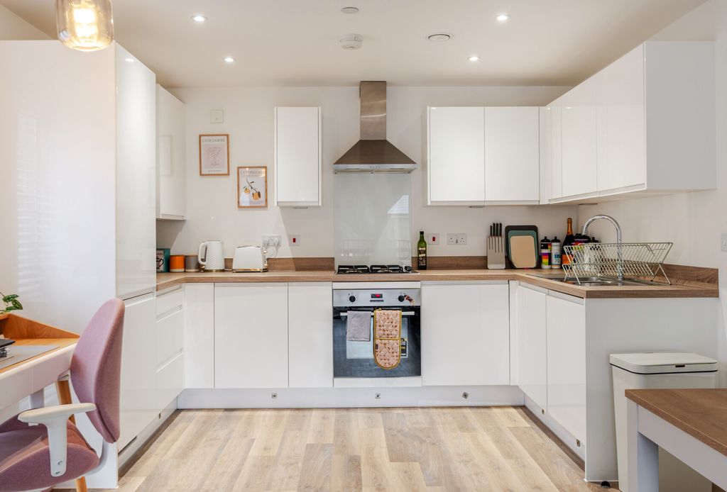 Property photo 3 of 12 1387687-5-6941697...