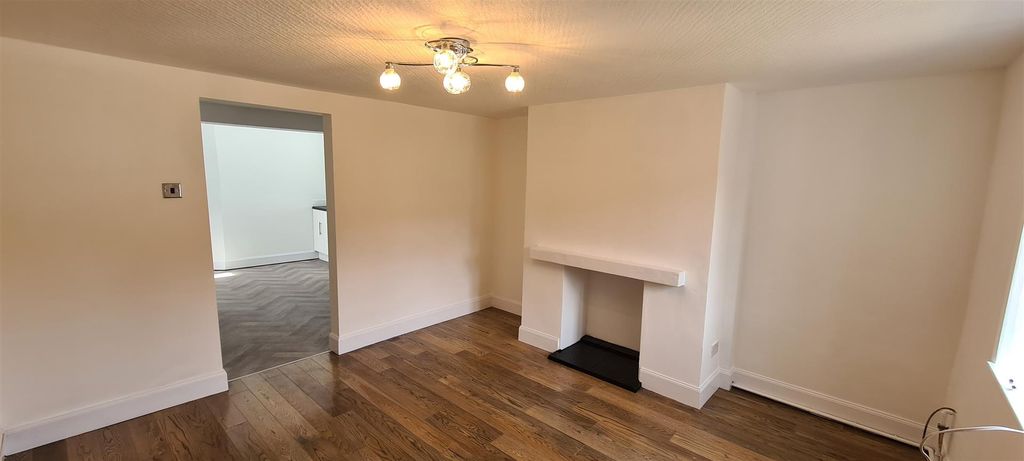 Property photo 2 of 15 Lounge