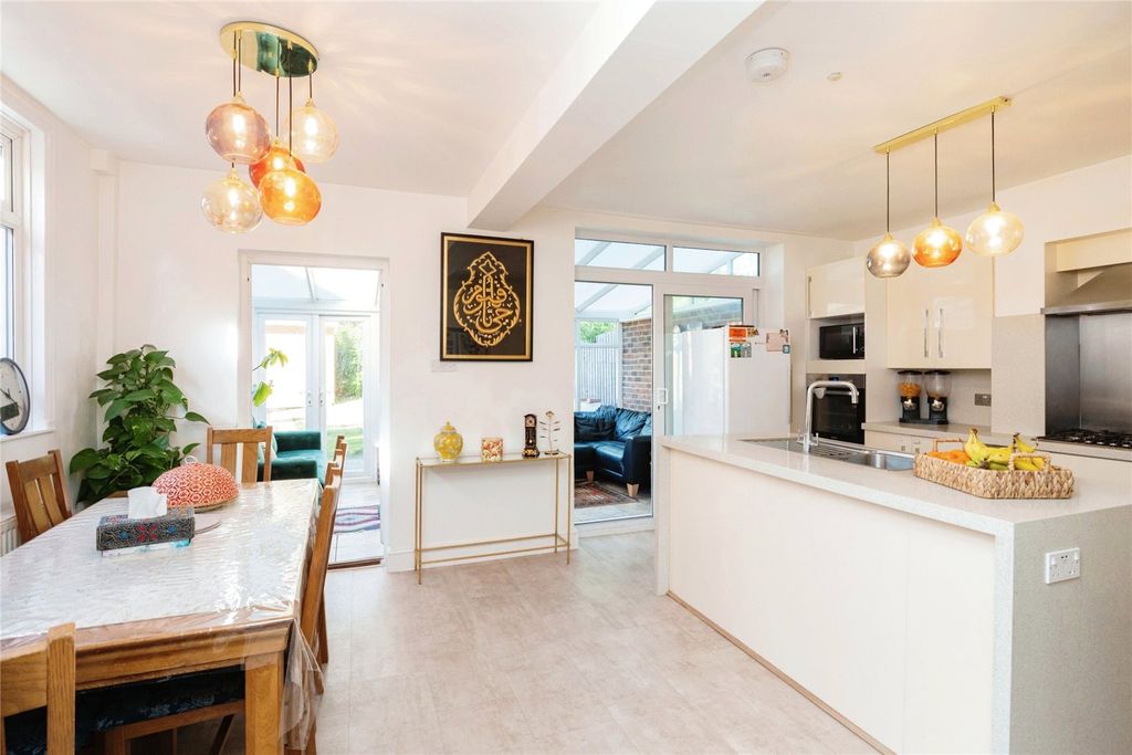 Property photo 1 of 17 Picture No. 11