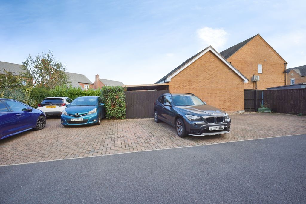 Property photo 2 of 33