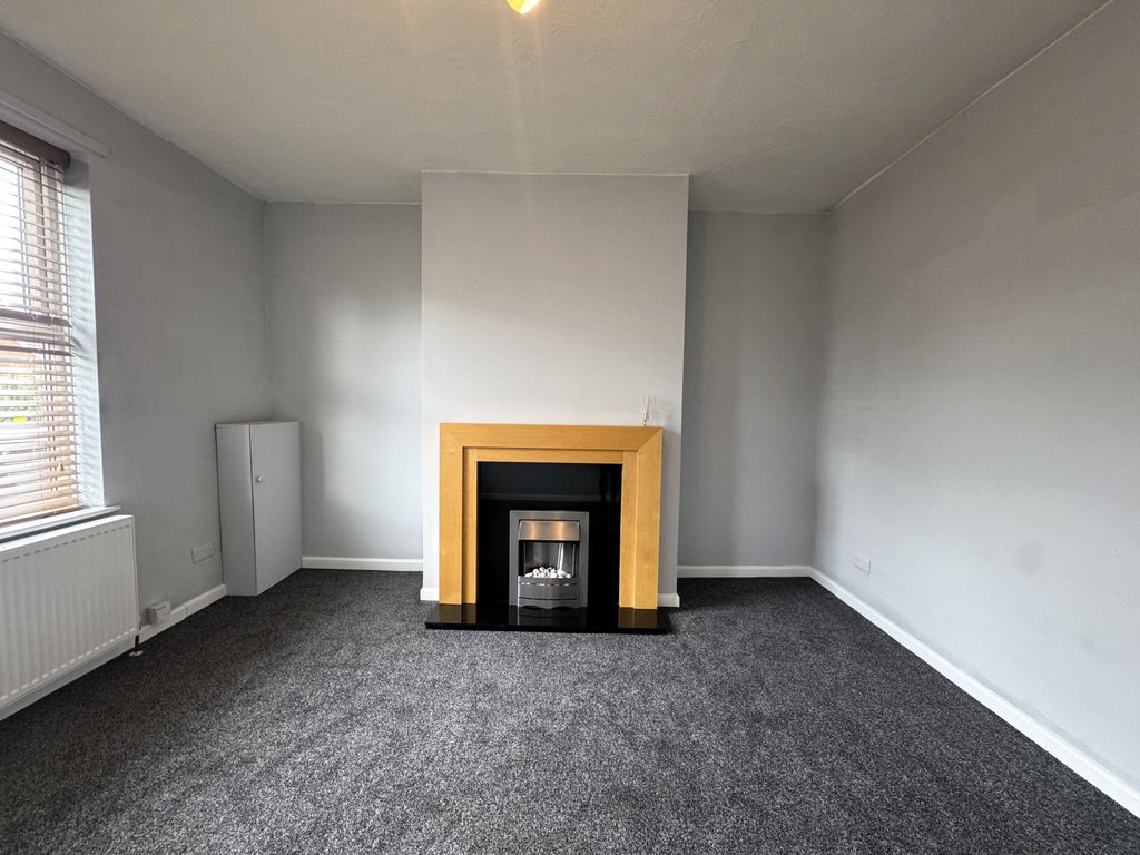 Property photo 3 of 16 Living Room