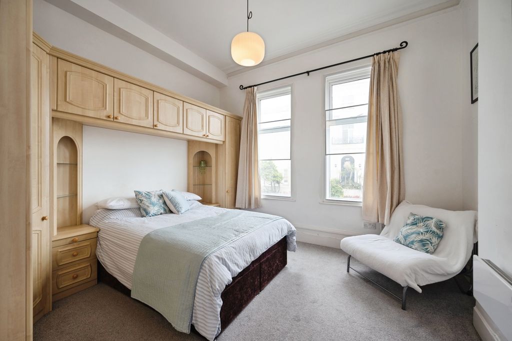 Property photo 3 of 11 Pbox-Img.Jpg