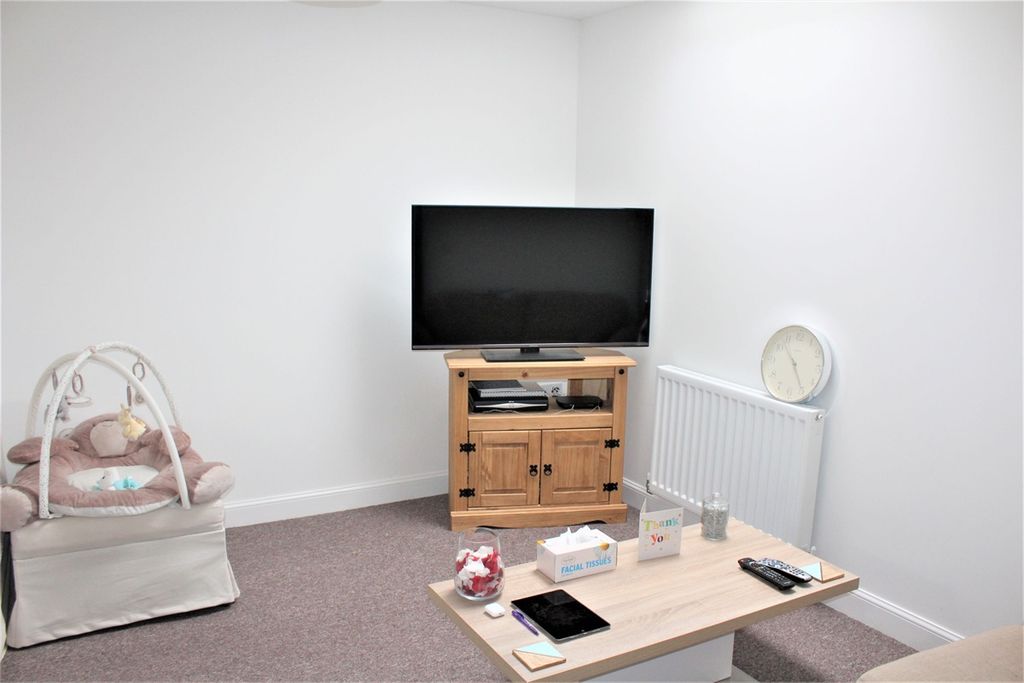 Property photo 3 of 9
