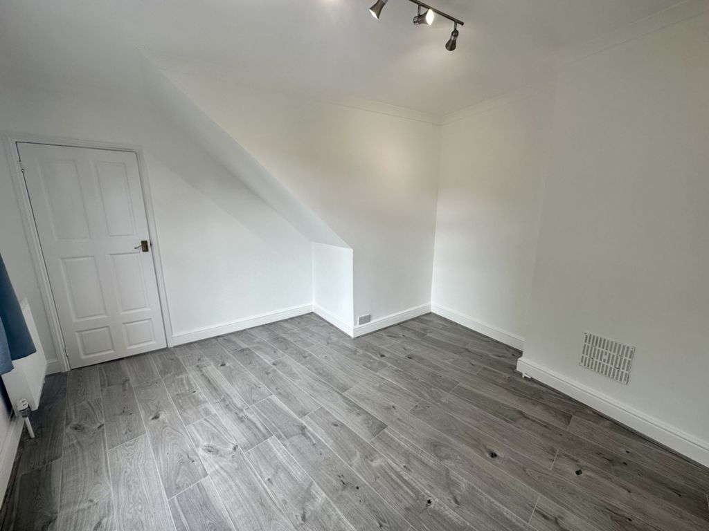 Property photo 3 of 14 Photo 4