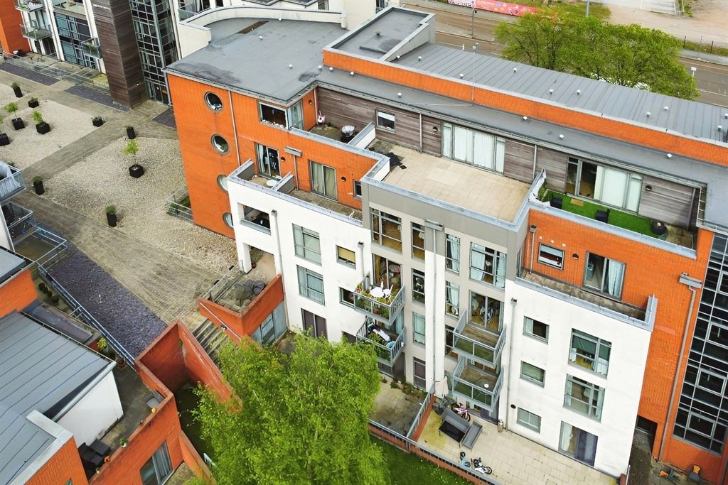 Property photo 1 of 10 (Main)