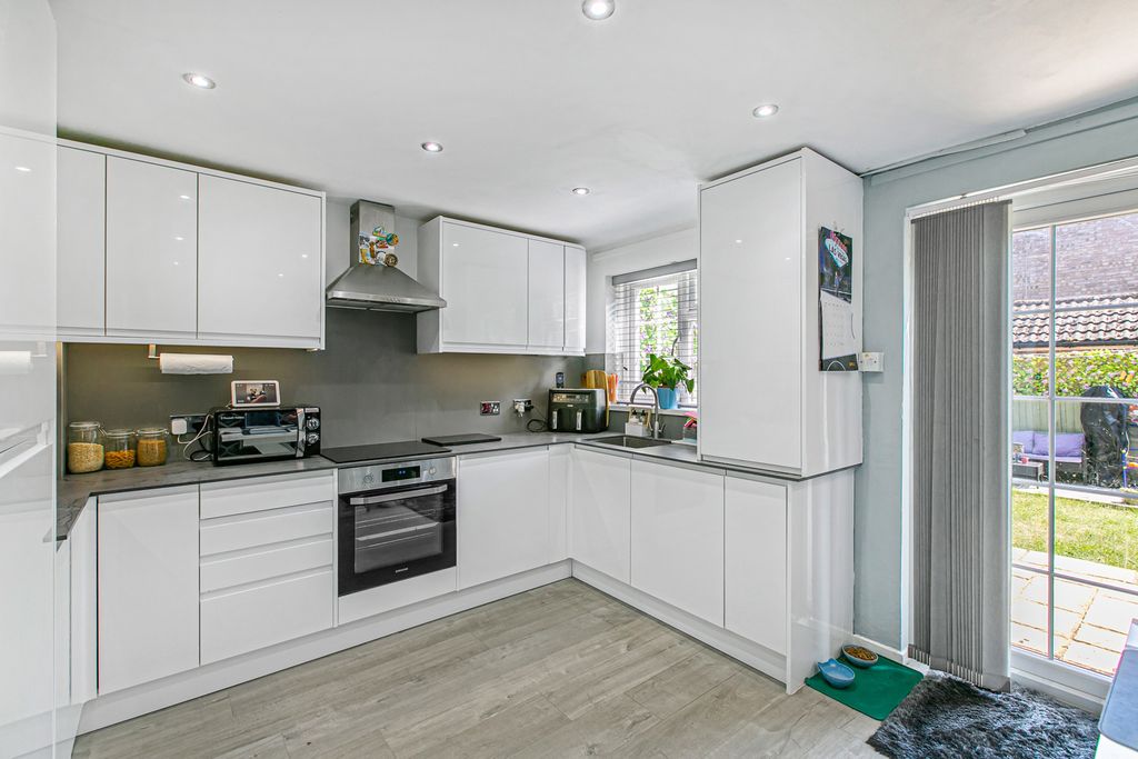 Property photo 3 of 25 Kitchen/Dining