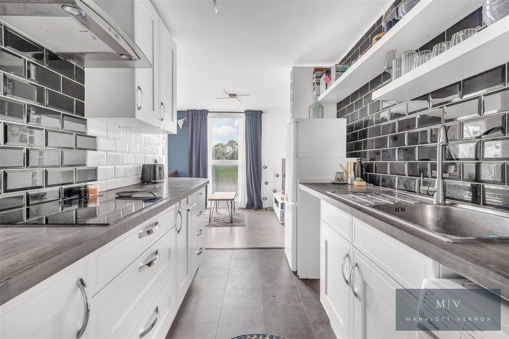Property photo 2 of 12 Maybourne Grange 18 MV-8.Jpg
