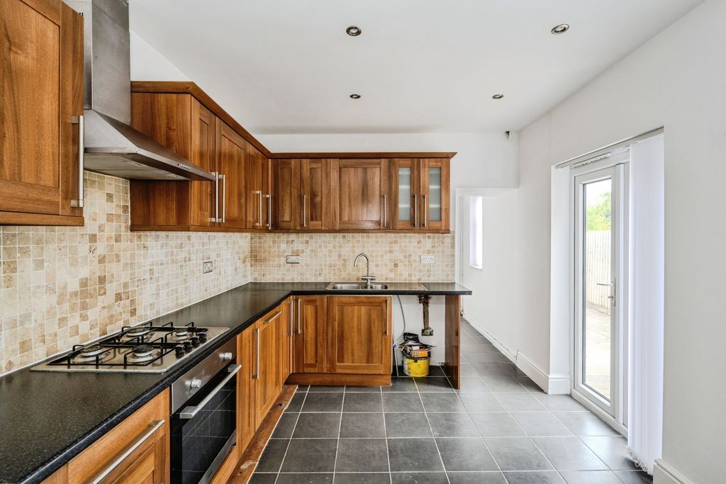 Property photo 2 of 20 Pbox-Img.Jpg