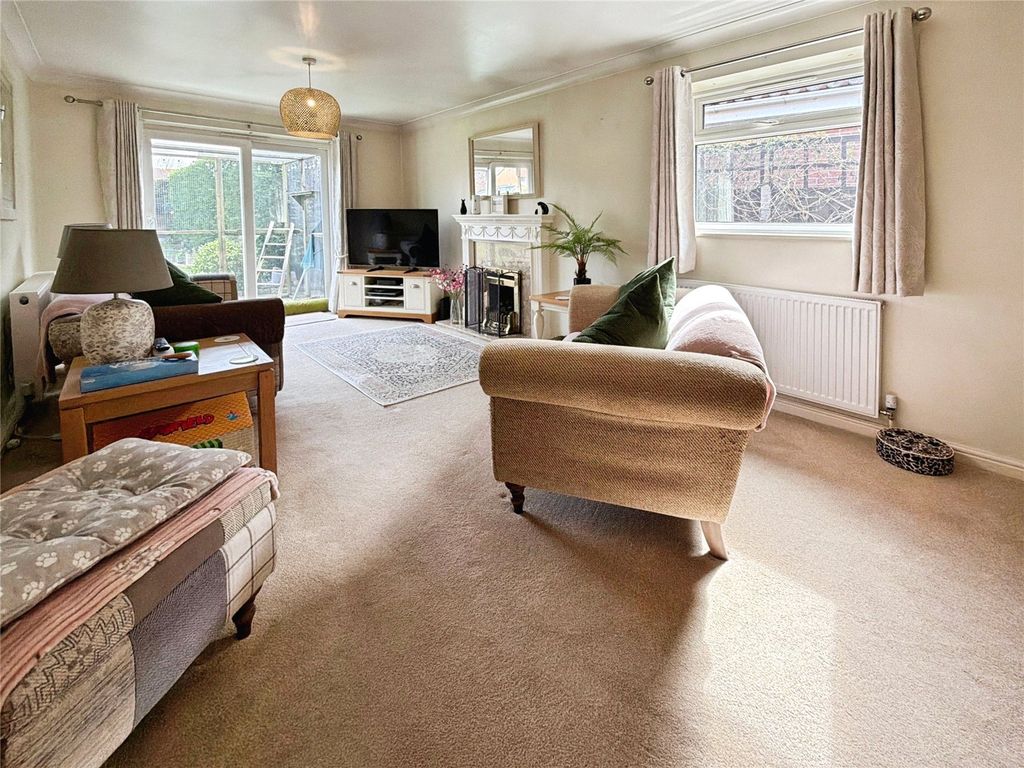 Property photo 2 of 12 Lounge