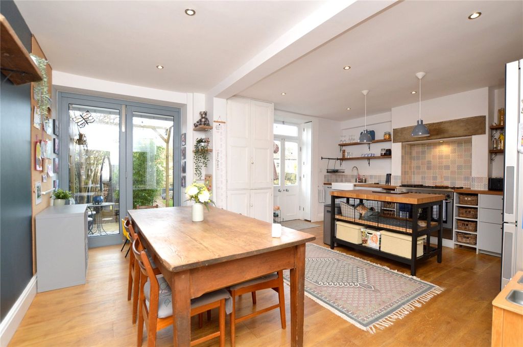 Property photo 2 of 21 Picture No. 34