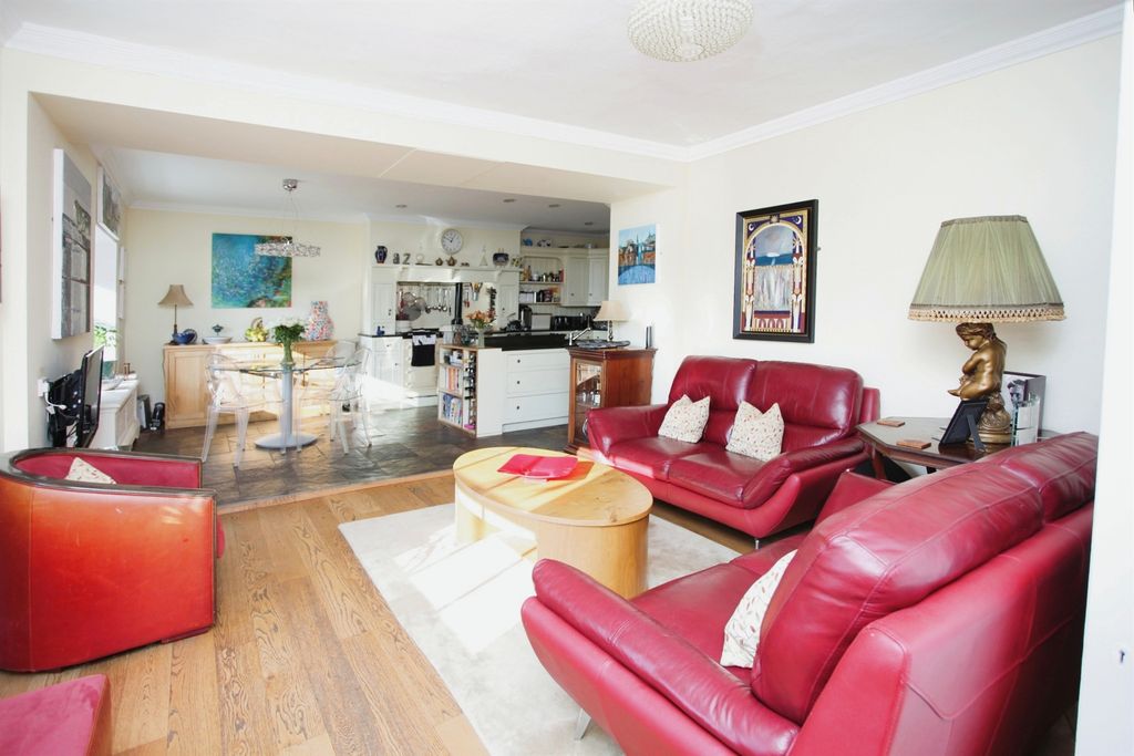Property photo 3 of 34