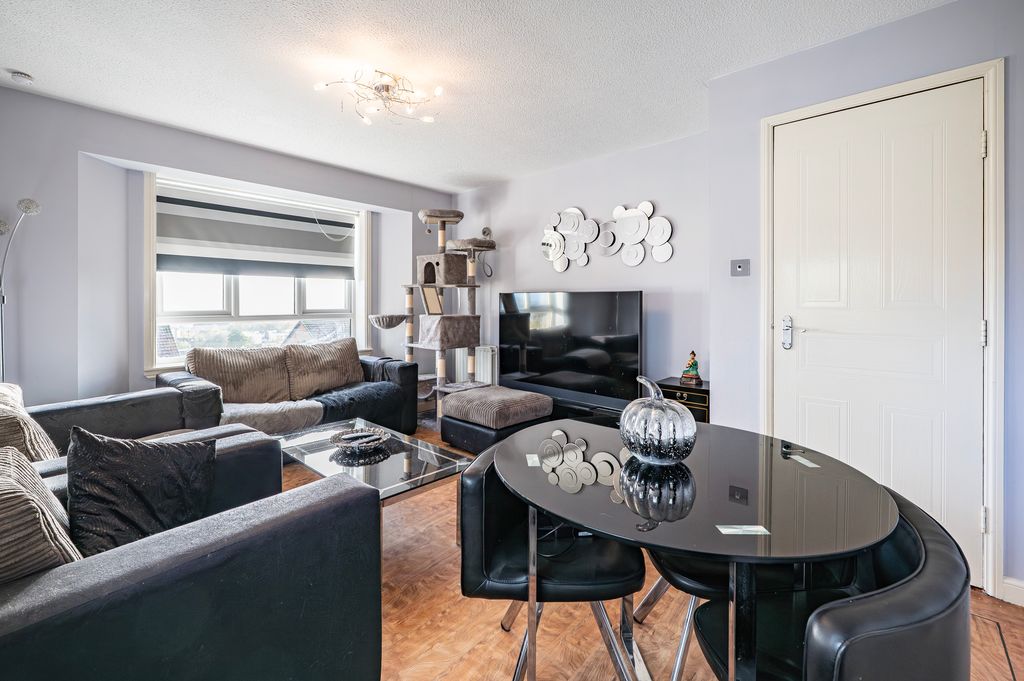 Property photo 3 of 25