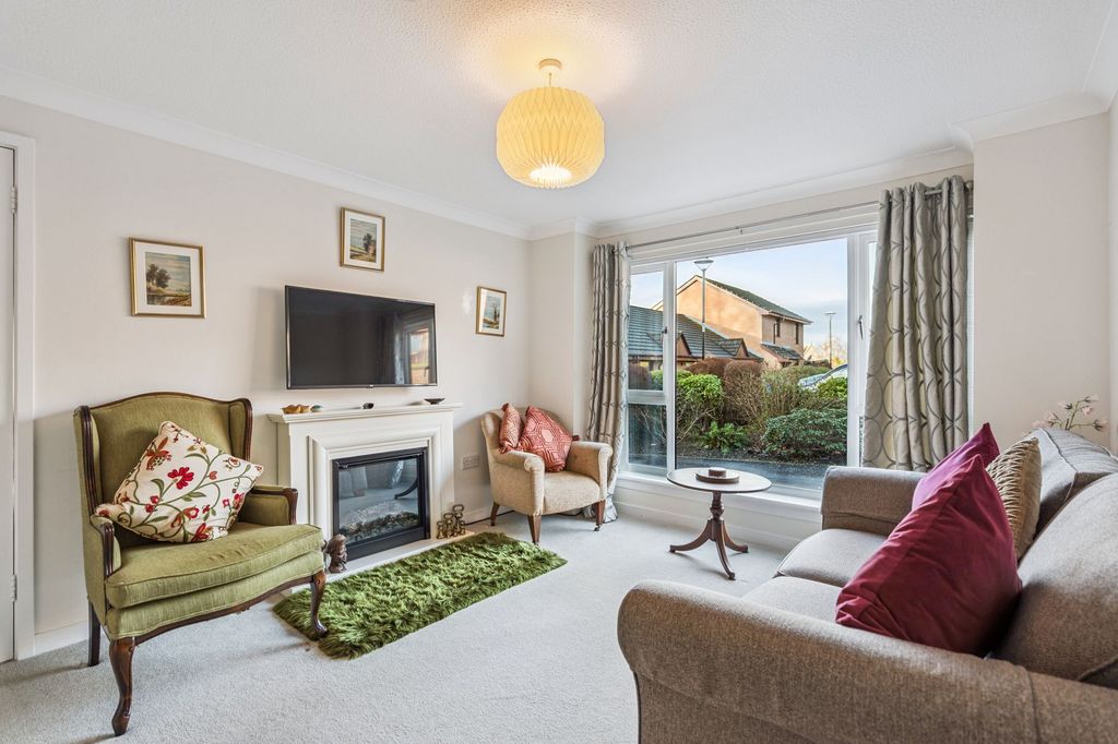 Property photo 2 of 19 Lounge