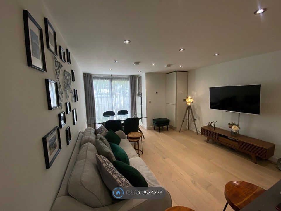 Property photo 2 of 21 Living Room