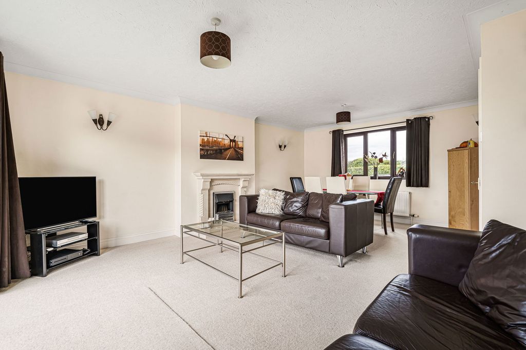 Property photo 2 of 20