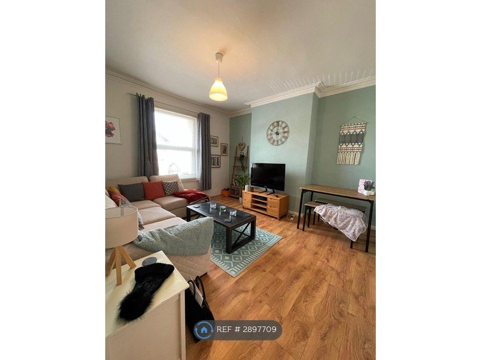 Property photo 1 of 6 Living Room