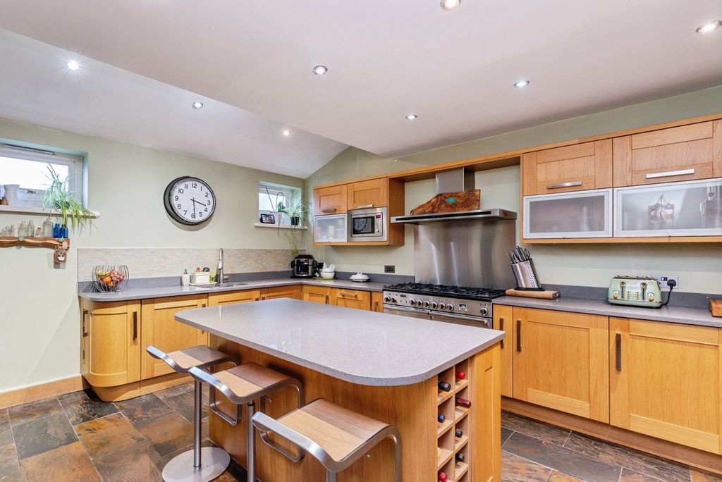 Property photo 3 of 30 Pbox-Img.Jpg