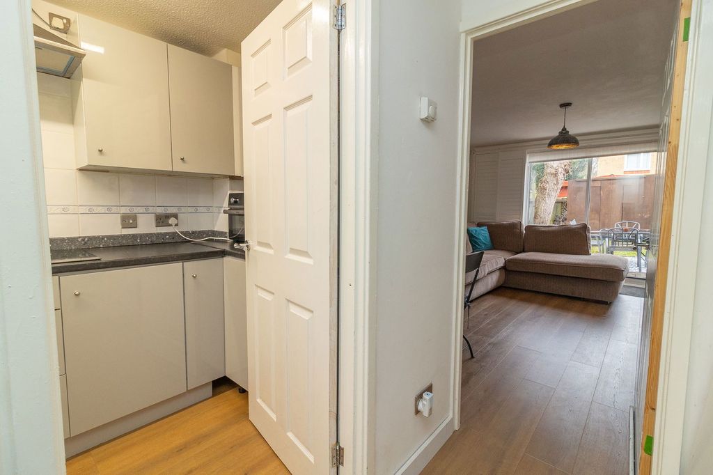 Property photo 3 of 24