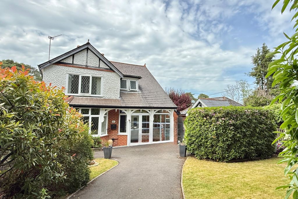 Property photo 1 of 24 3/4 Bed Semi Detached House