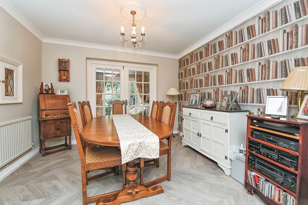 Property photo 3 of 16 Dining Area