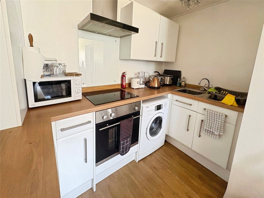 Property photo 2 of 7 Kitchen