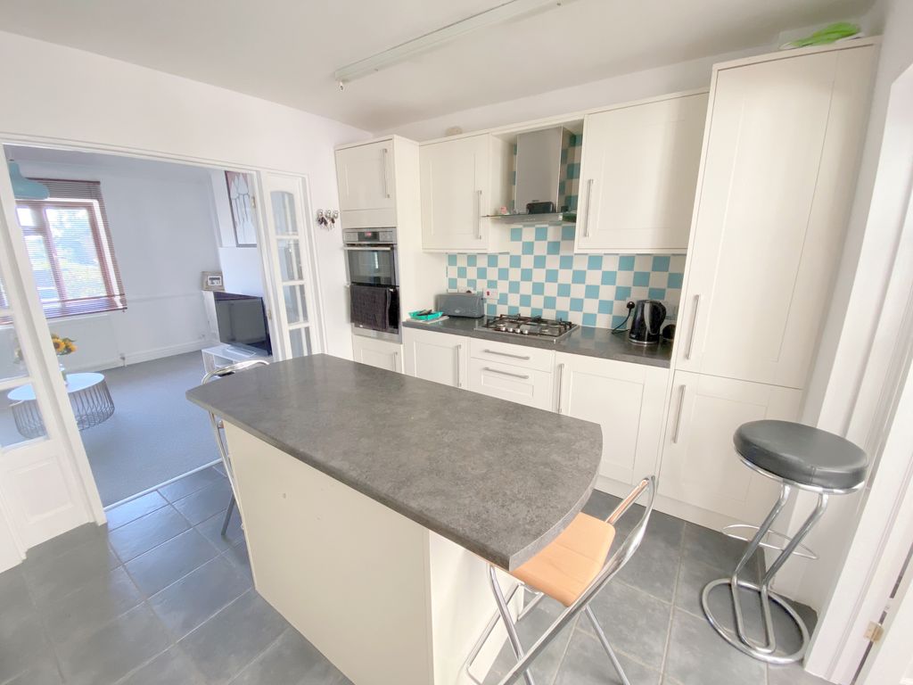 Property photo 3 of 9 Kitchen 96 Lovel Use