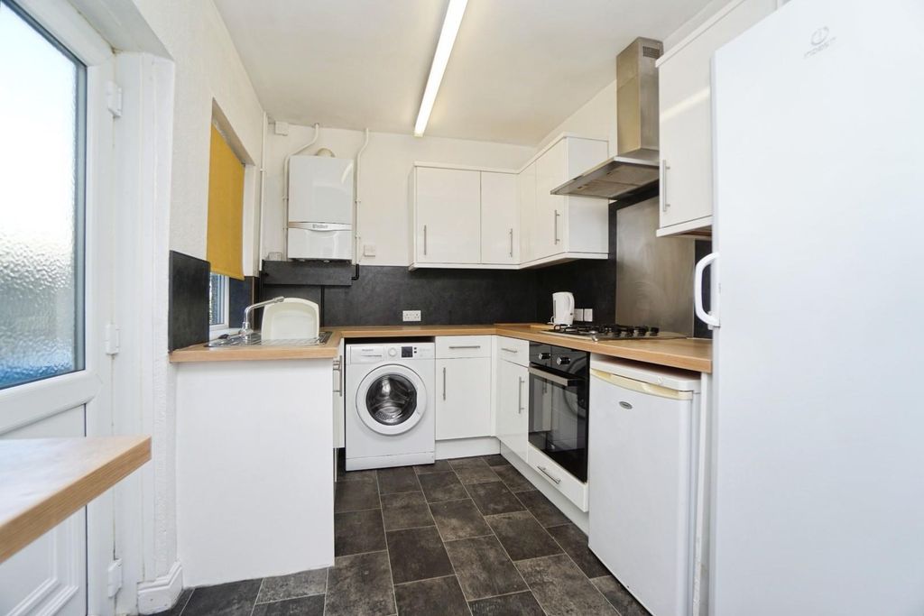Property photo 3 of 26 Kitchen