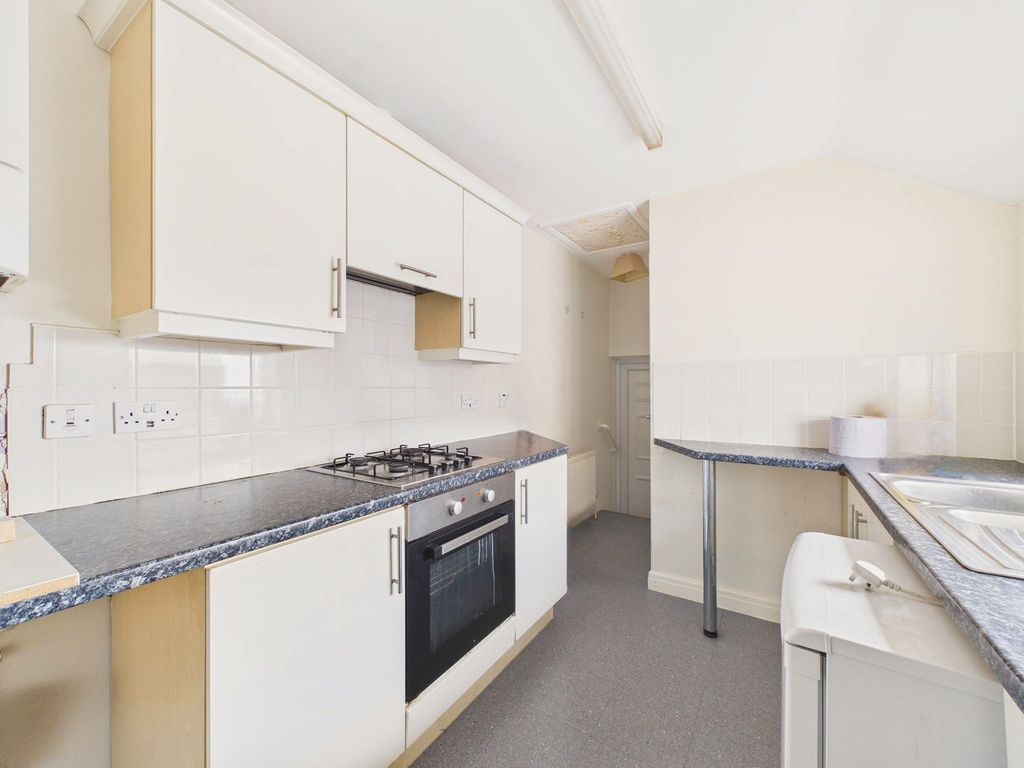 Property photo 2 of 9 Kitchen