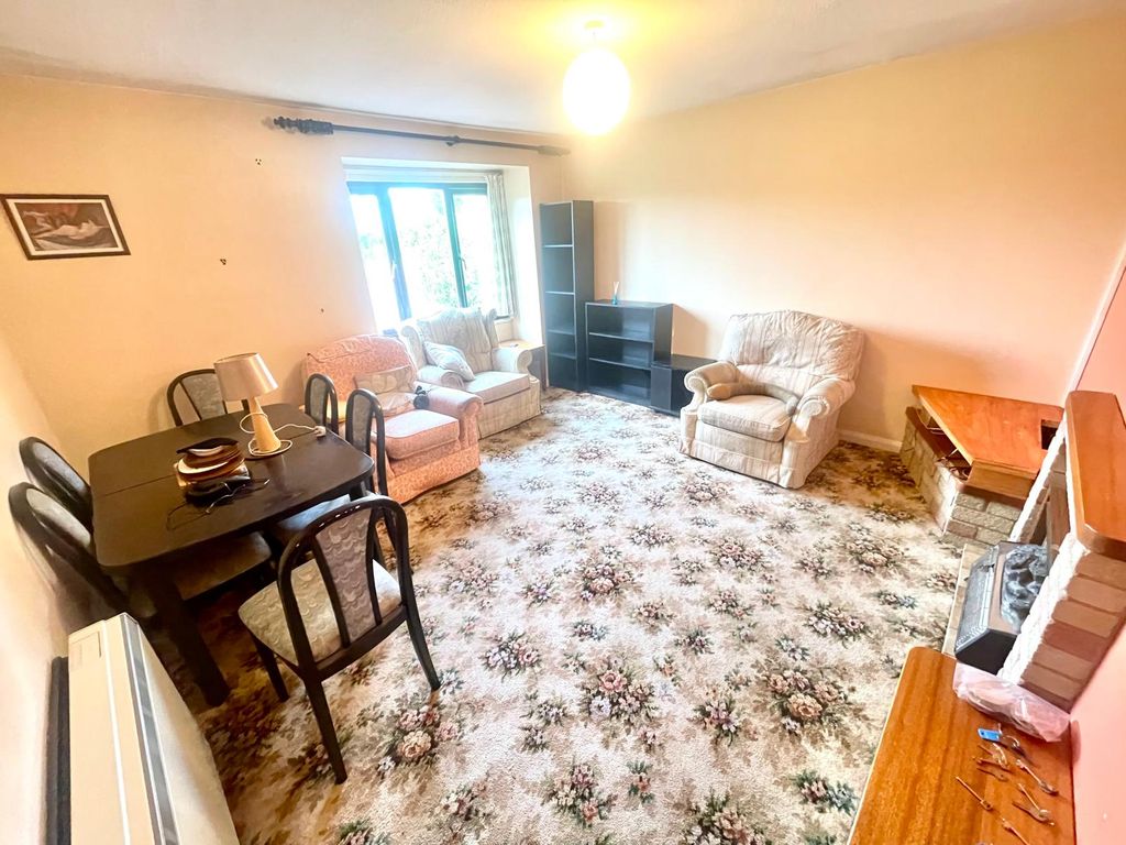 Property photo 3 of 8 c87284c7-d845-46F6-81Fb-66Dd5Ca2E457