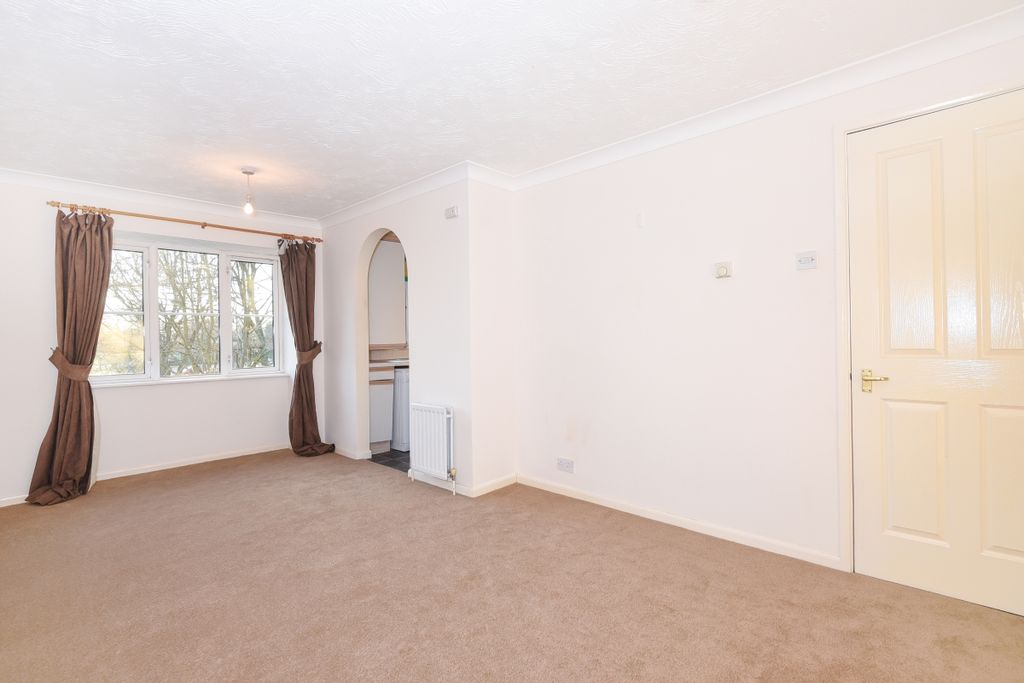 Property photo 3 of 8 Lounge