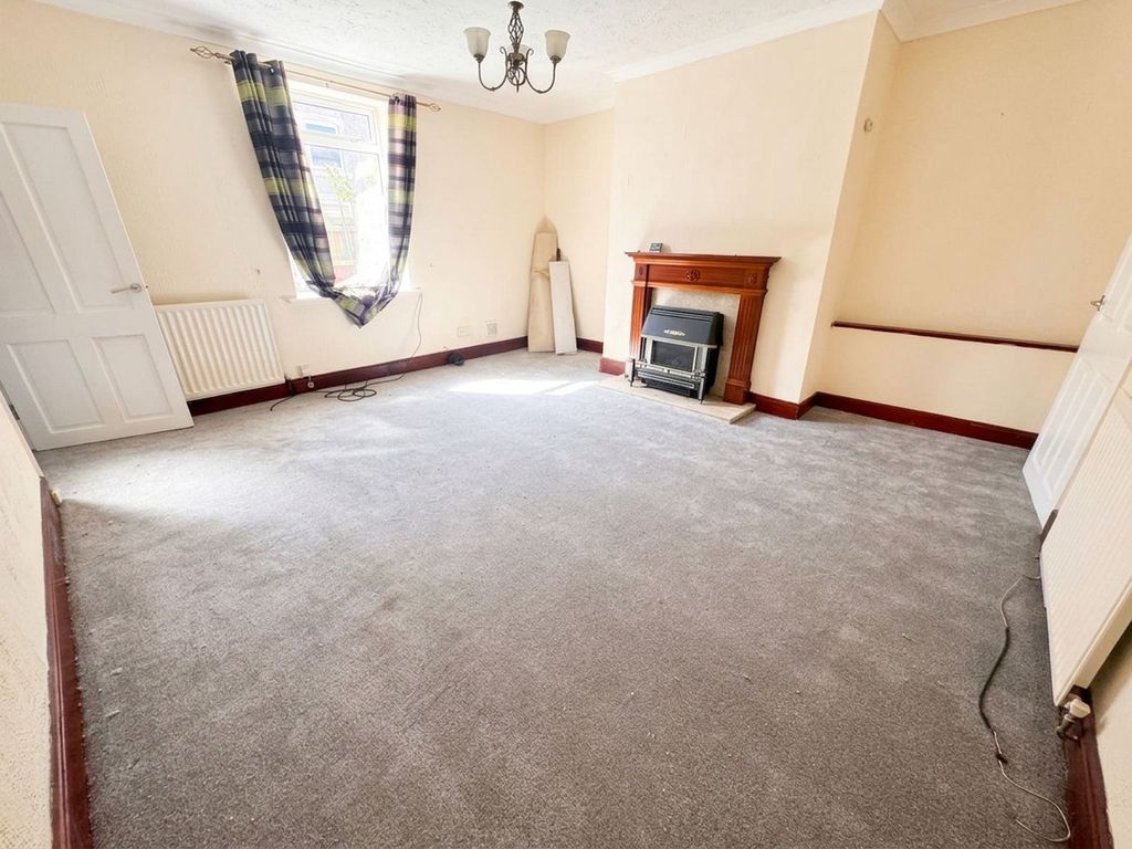 Property photo 3 of 7 Lounge