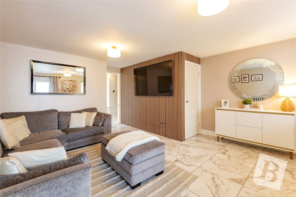 Property photo 3 of 14 Lounge
