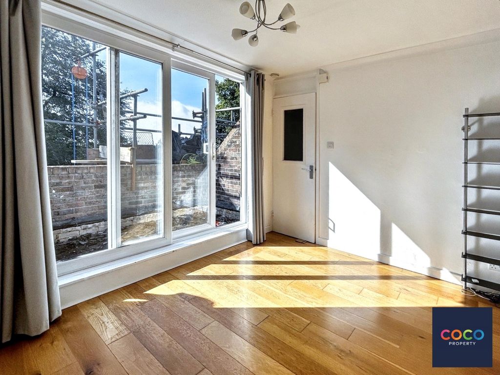 Property photo 3 of 11 5110384