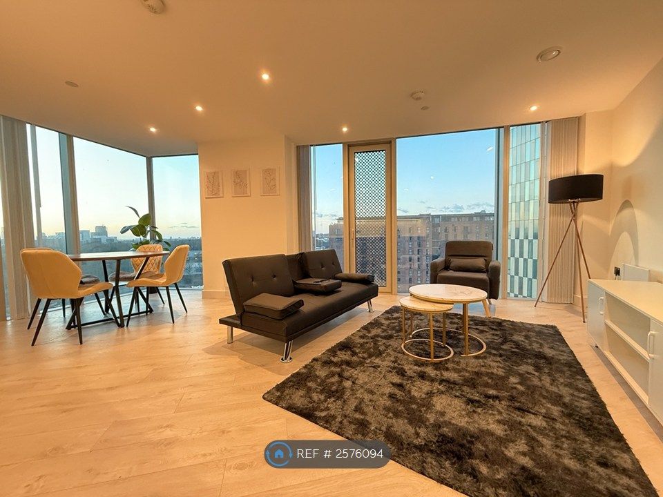 Property photo 1 of 10 Living Room