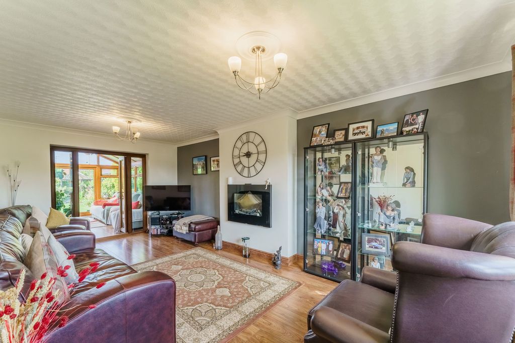 Property photo 3 of 31