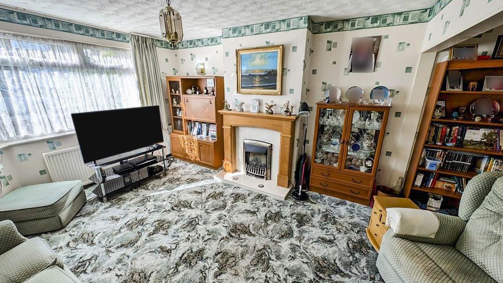 Property photo 2 of 18 2 Tyndale Ave Lounge 1.Jpg
