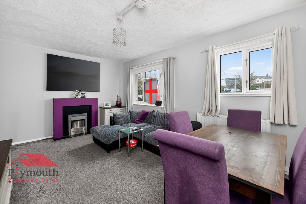 Property photo 3 of 12