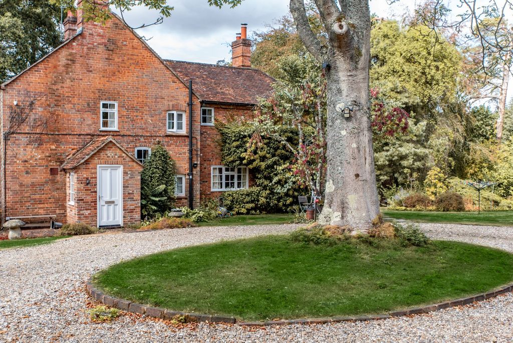 Property photo 1 of 34 Turning Circle