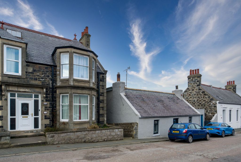 Property photo 2 of 42