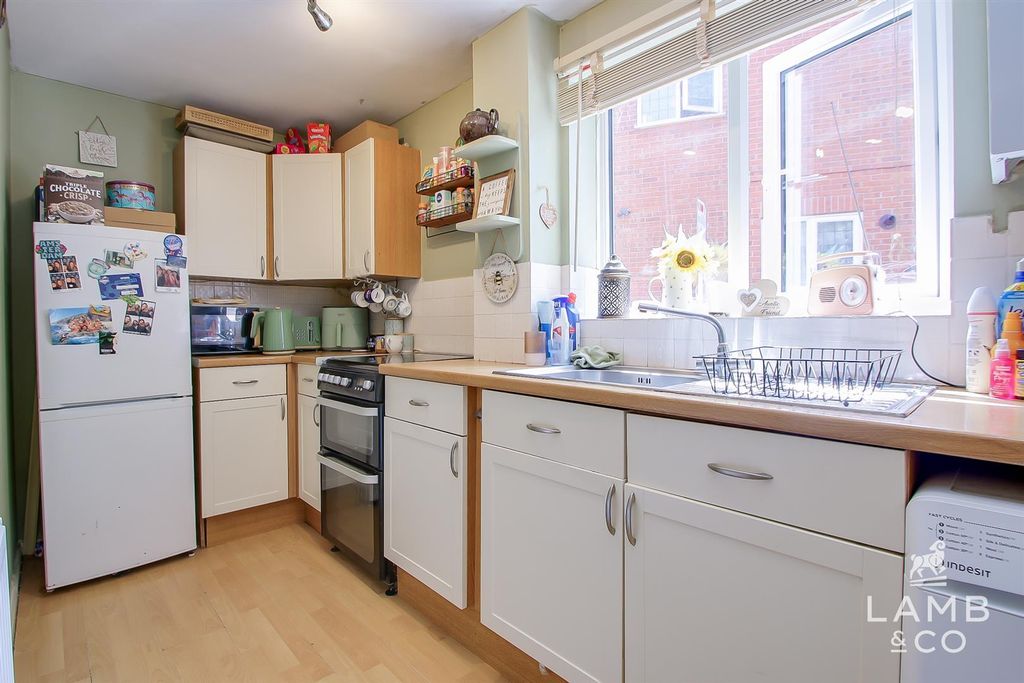 2 bed semi-detached house for saleArchery Fields, Clacton-On-Sea CO15 photo 4