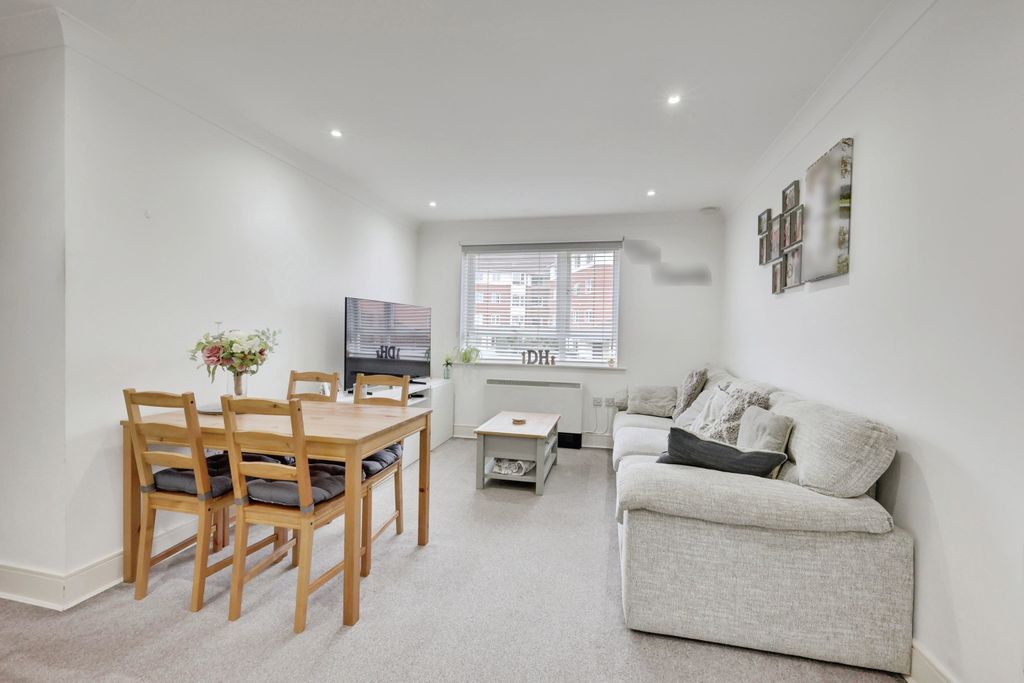 Property photo 2 of 15 6c8028Bf-4S6A3318-4S6A3324