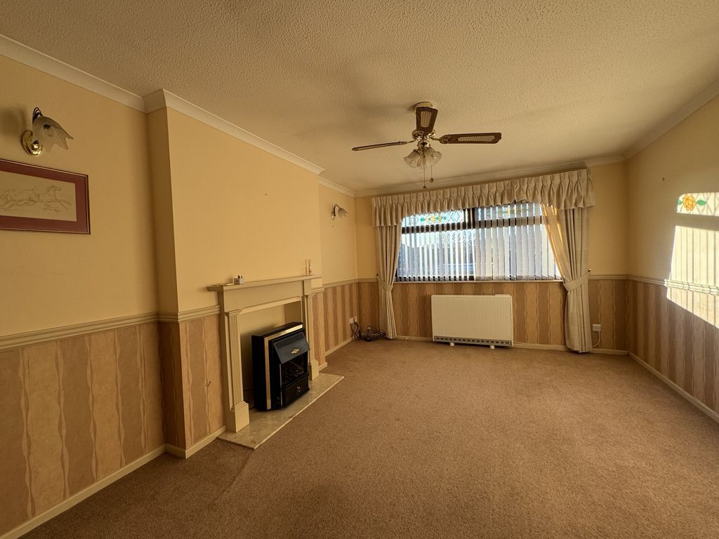 Property photo 2 of 14 Lounge