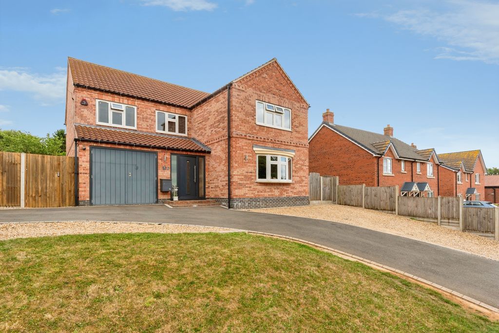 Property photo 1 of 28 59_Low_Road-39
