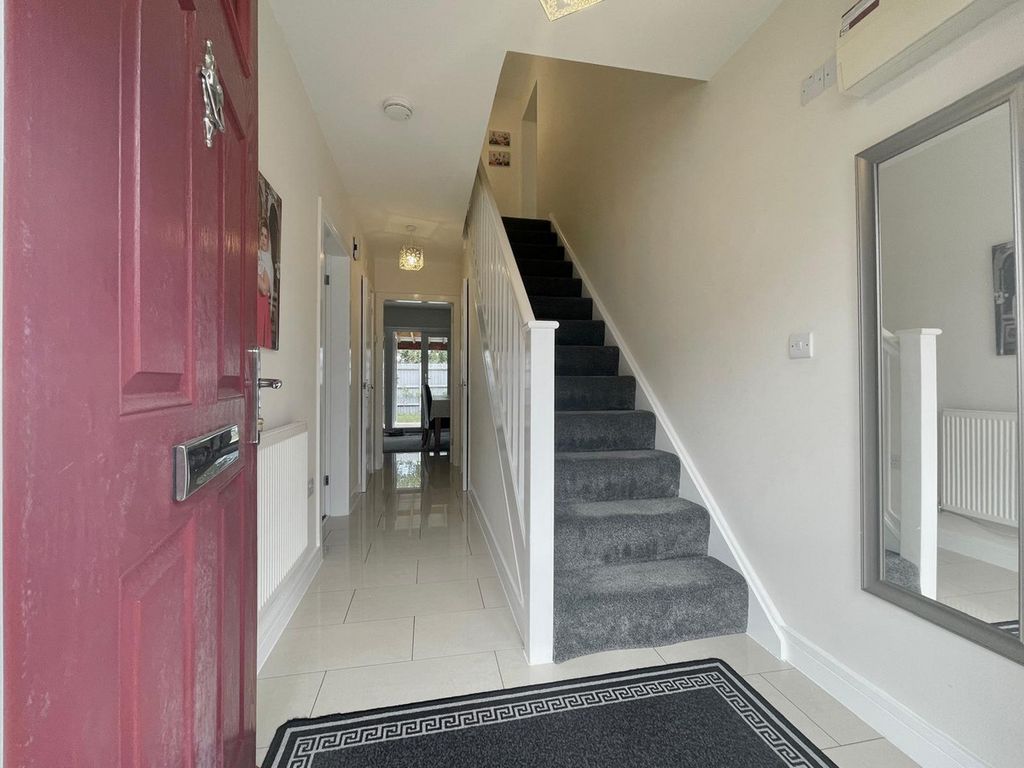 Property photo 2 of 28