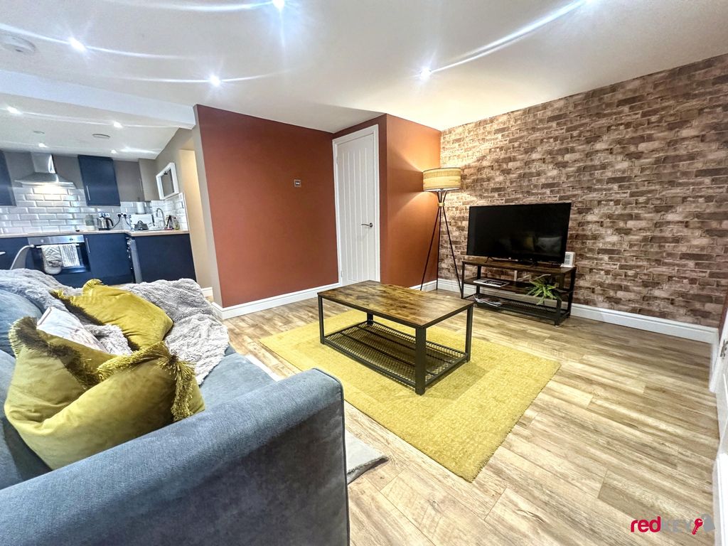Property photo 1 of 7 Lounge