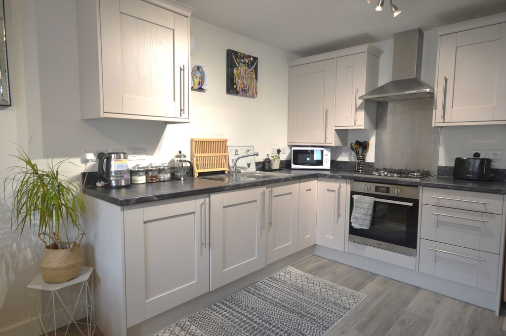 Property photo 3 of 9 Kitchen