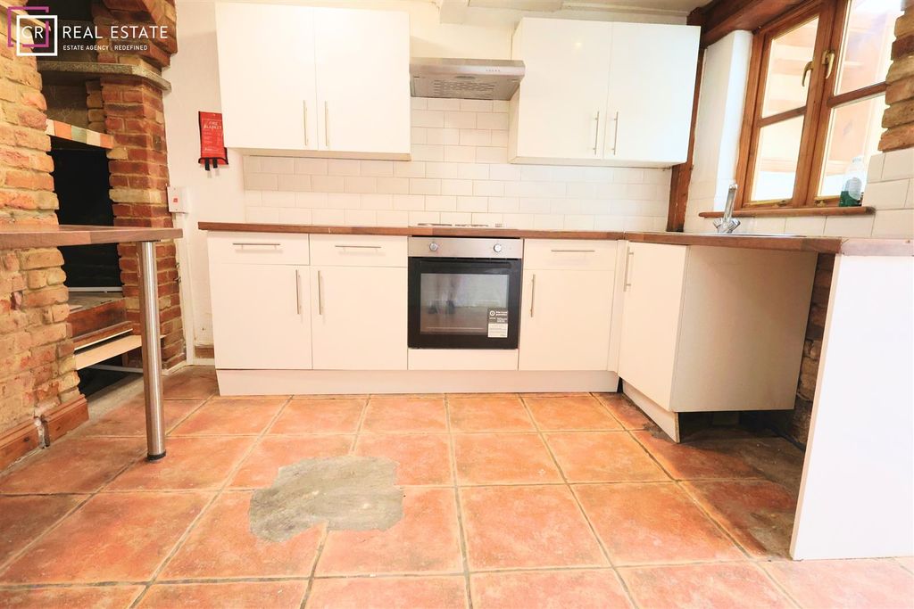 Property photo 3 of 9 Kitchen