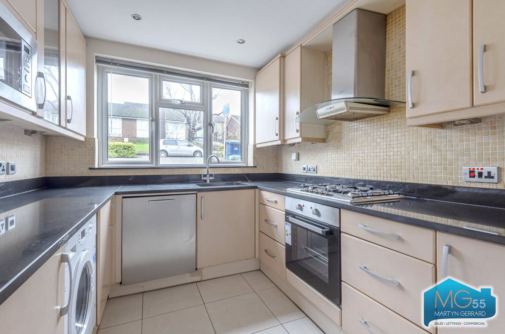 Property photo 2 of 8 Picture No. 32