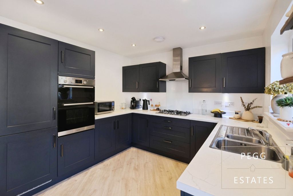 Property photo 3 of 34