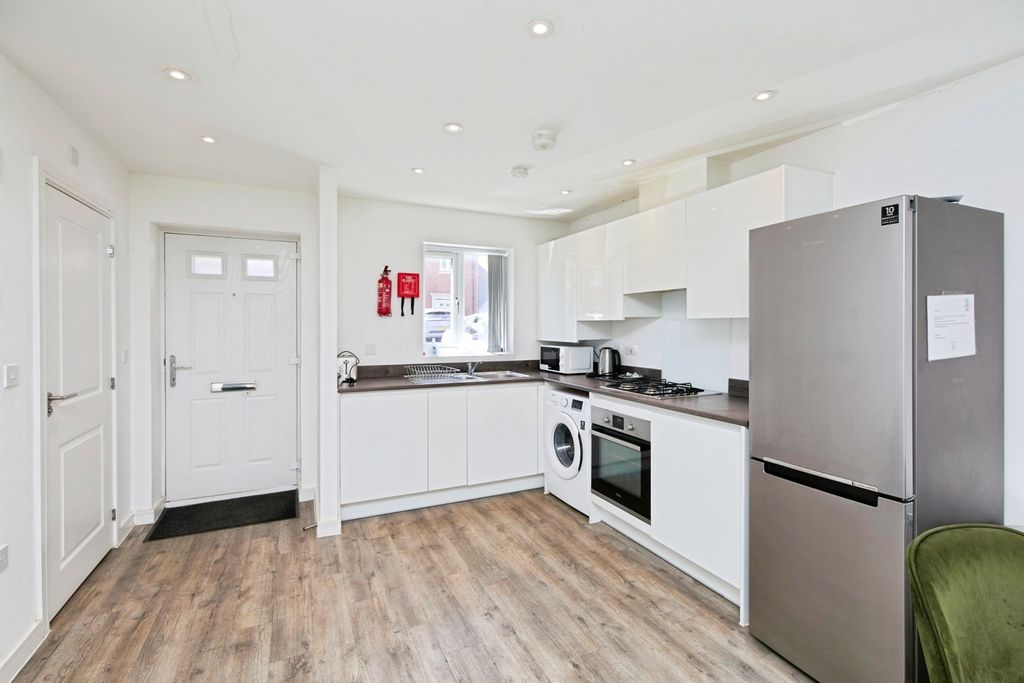 Property photo 2 of 17 Kitchen
